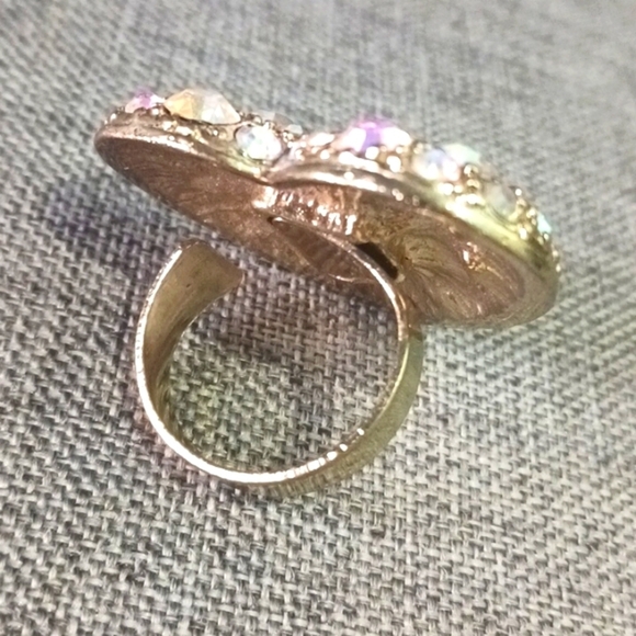 Chunky AB Acrylic Crystal Heart Ring - Pre-loved (Sz 8-9) (1.5" across) - Picture 3 of 3